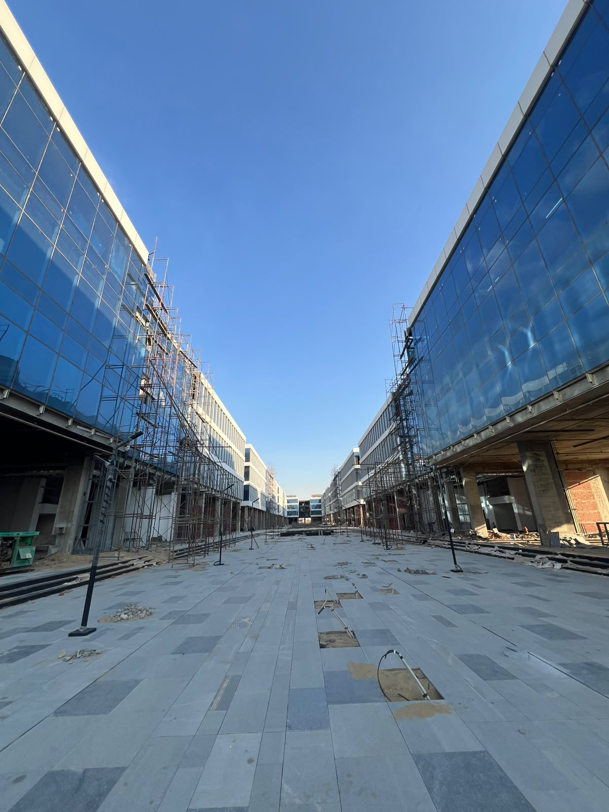Administrative Building for Rent in West Elven, October | 4,752 SQM | Core & Shell